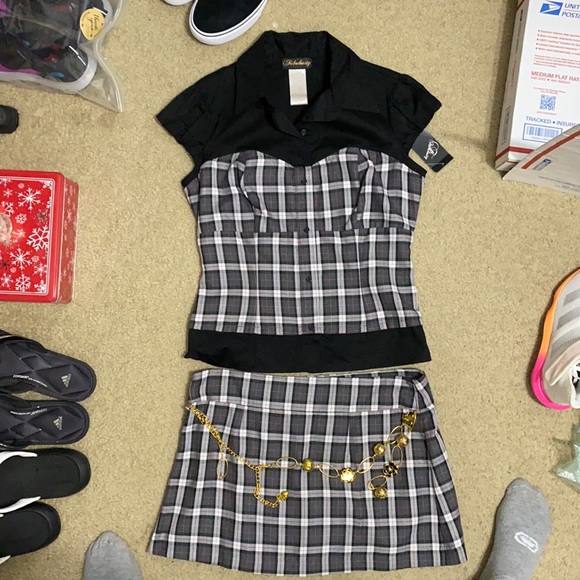 Brand New cute plaid outfit - Picture 3 of 12